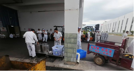 戰(zhàn)酷暑 奪高產(chǎn) 保交付 ---記肇慶動力工會開展支援一線員工送清涼活動